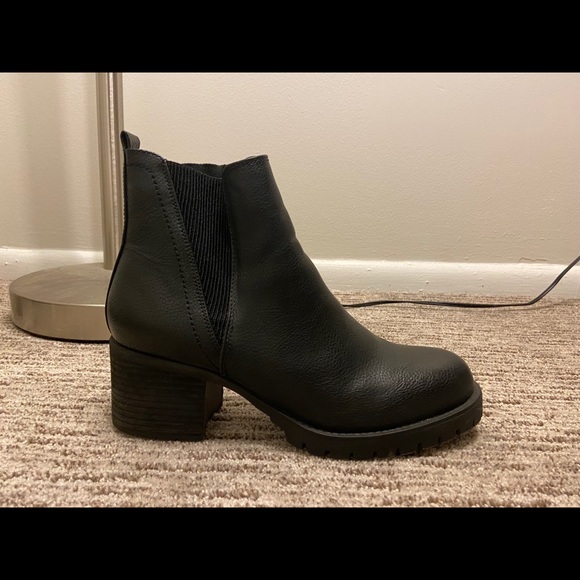 Jody Chelsea Boot, Size 11. Bought from DSW. - Picture 4 of 4